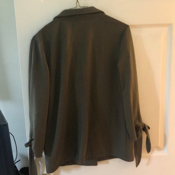 Olive green cotton jacket w/ties on sleeves. NWT - Picture 3 of 4